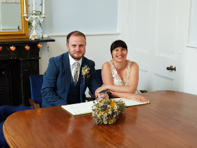 Couple married in Mayor's Parlour